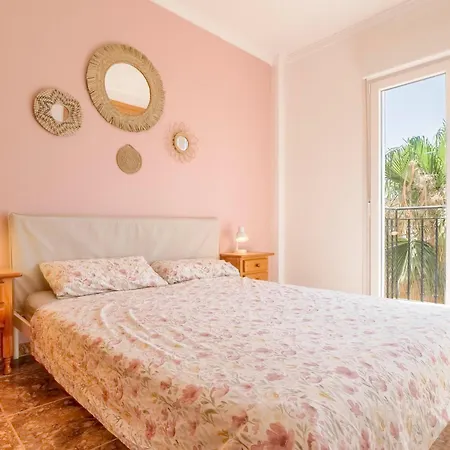 By The Sea Casa Alba Locos Апартаменты Торевьиа