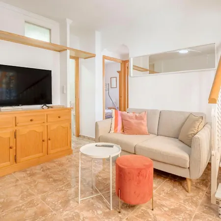 Апартаменты By The Sea Casa Alba Locos Торевьиа