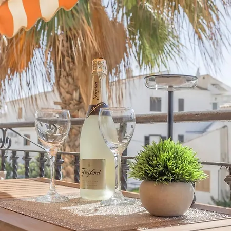 Апартаменты By The Sea Casa Alba Locos *